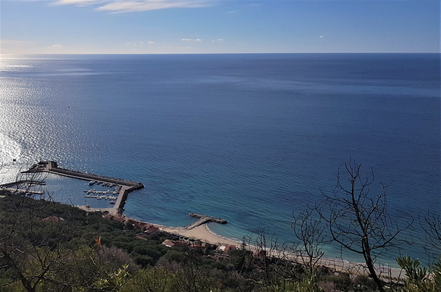 le spiagge di pisciotta il porto di marina di pisciotta il cilentano cilento