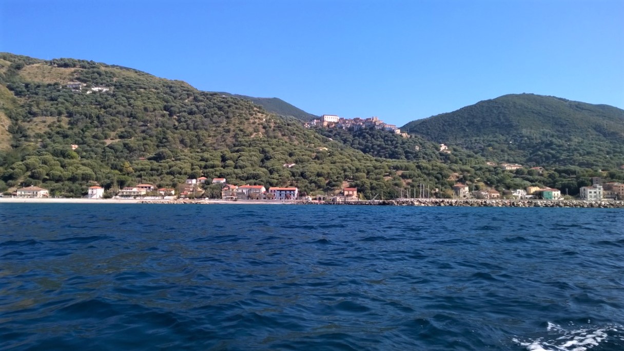 pisciotta e pisciotta marina viste dal mare il cilentano cilento