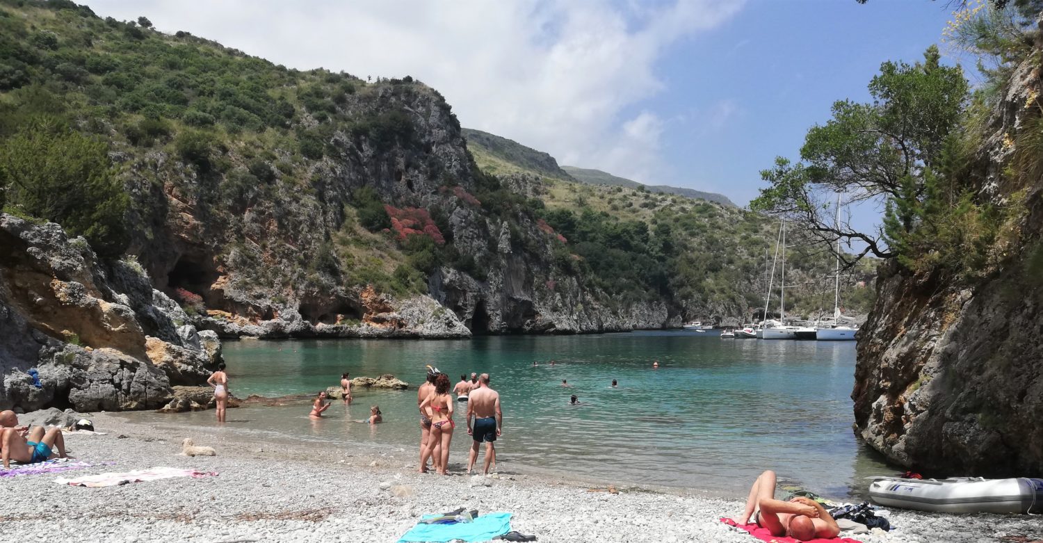 Spiaggia di Baia degli Infreschi tra scario e camerota dal sentiero della masseta il cilentano cilento