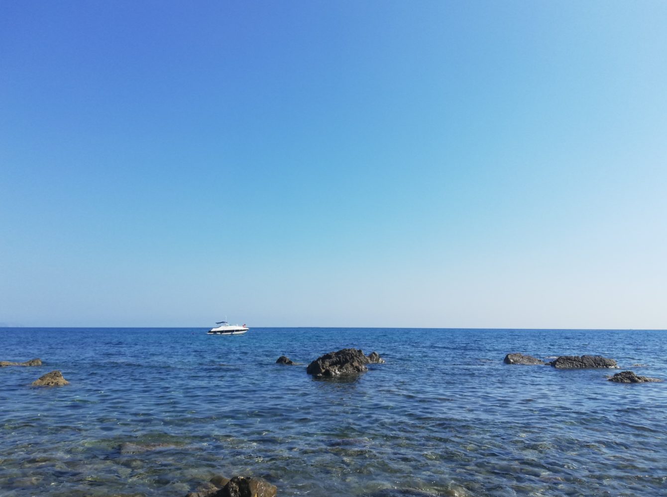 discesa a mare fossa dell'elice casalvelino pioppi, il cilentano cilento spiagge cilentane.jpg