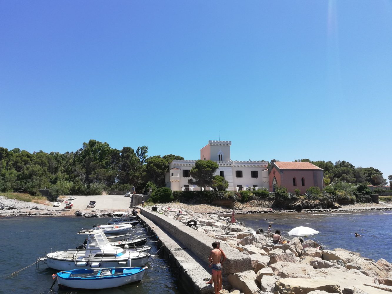 il porto di punta licosa il sentiero di punta licosa da san marco di castellabate verso l'isola della sirena leucosia, il cilentano cilento.jpg