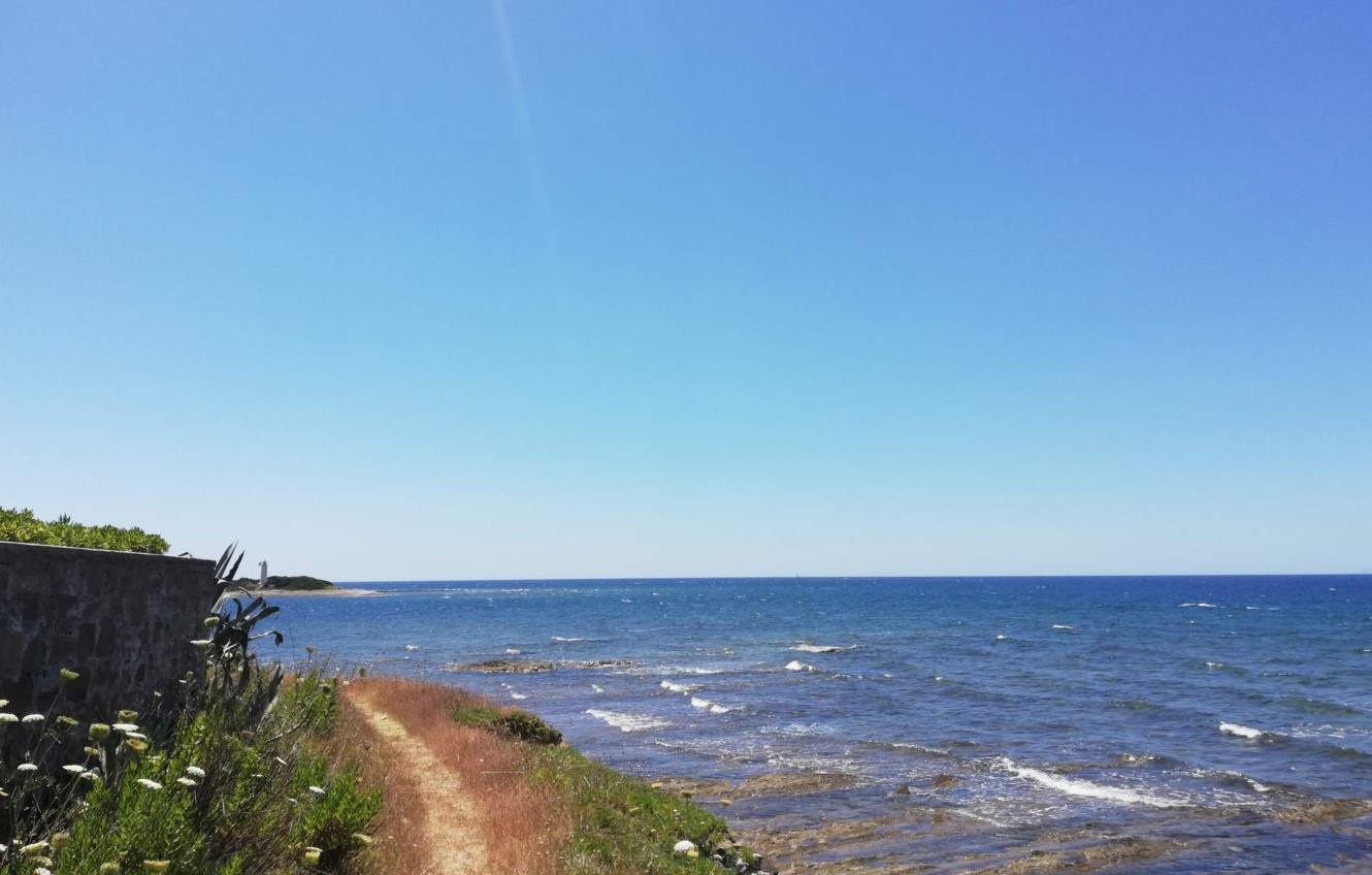 il-sentiero-di-punta-licosa-da-san-marco-di-castellabate-verso-lisola-della-sirena-leucosia-il-cilentano-cilento