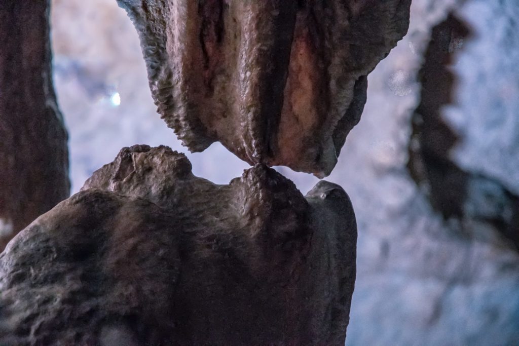 bacio grotte di pertosa auletta, stalagmiti e stalagtiti che si congiungono cilento il cilentano vallo di diano