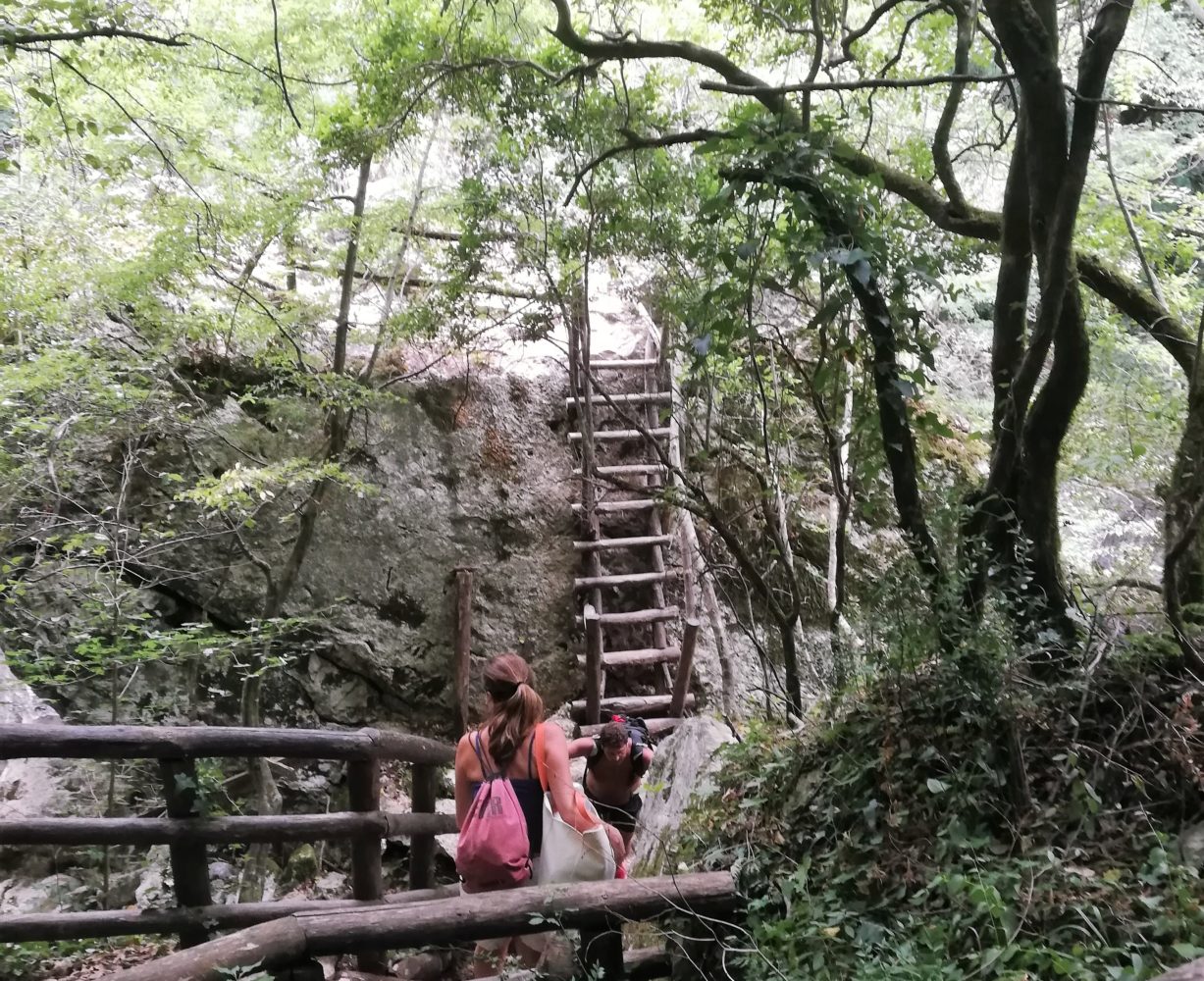 Ponte di petratetta tekking gole del calore 