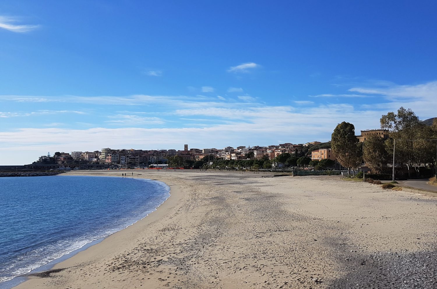 Spiaggia Marina delle Barche del porto di marina di camerota