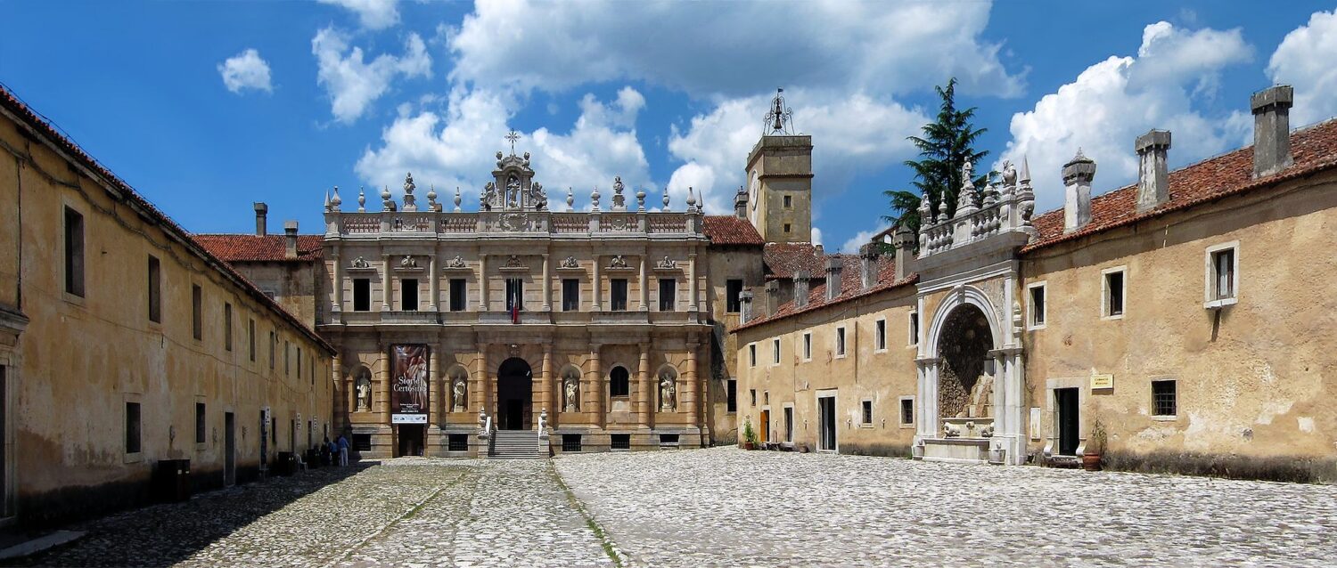 Atrio e facciata principale certosa di Padula San Lorenzo