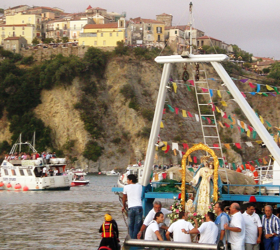 Madonna-di-Costantinopoli-processione-a-mare_Agropoli