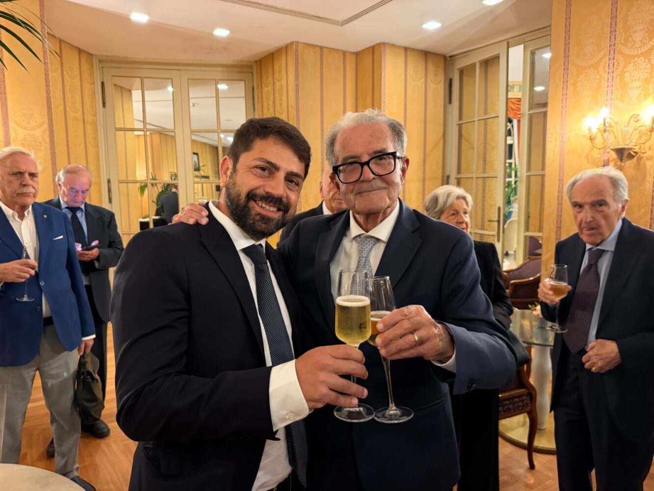 ascea al tavolo con prodi a napoli